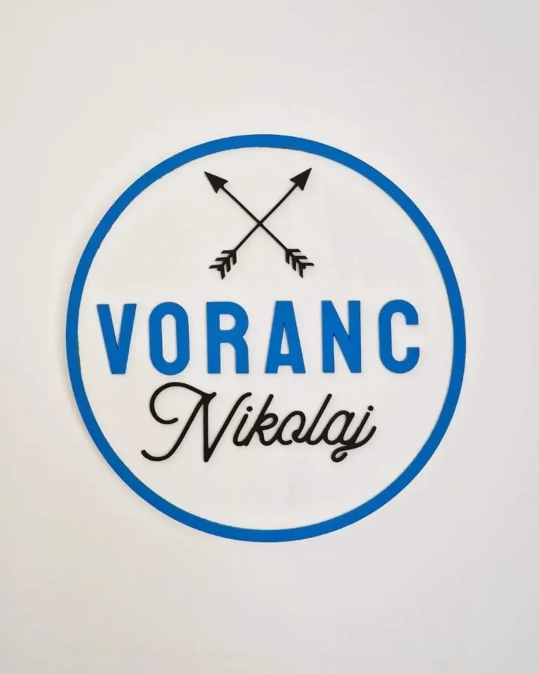 Stenska dekoracija, znak za na steno s personaliziranim imenom otroka.